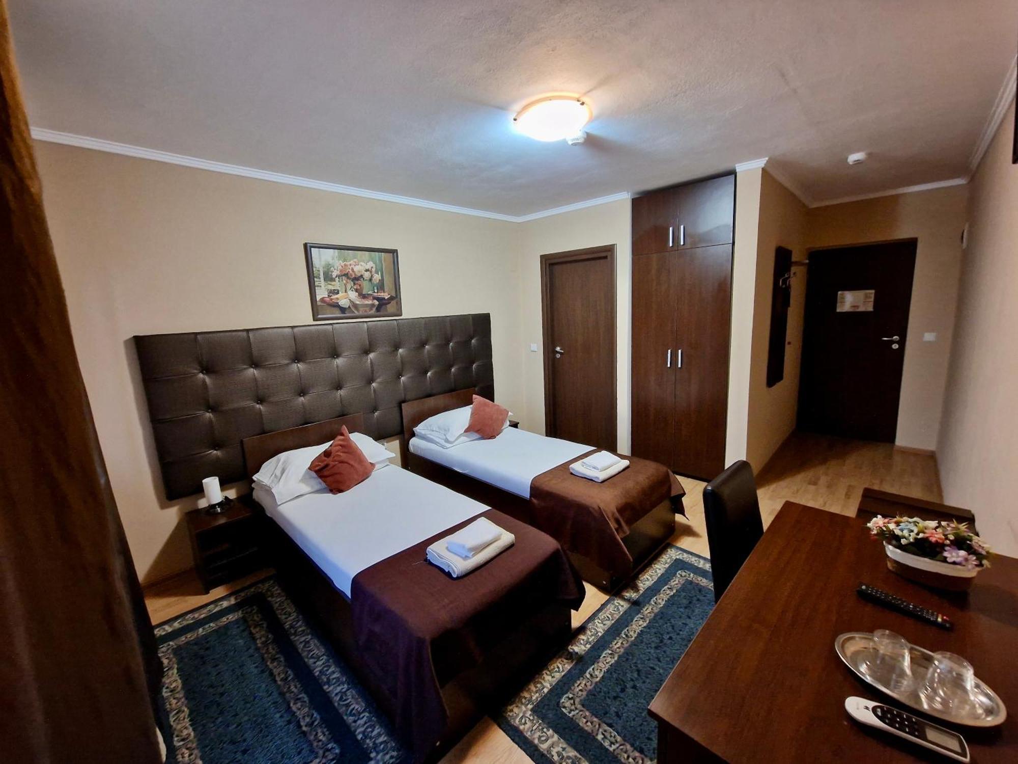 Hanul Lui Bogdan Economy Inn Faget  Екстер'єр фото
